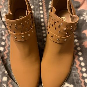 NWOT size 11 booties